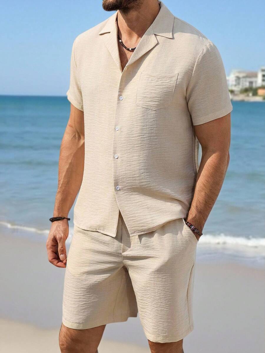 VENTUSAIL 男士成熟度假纯色短袖衬衫短裤套装，采用平领和贴袋设计，适合日常休闲穿着、音乐节、夏威夷海滩度假等场合。这套衬衫是男士必备单品，也是送给男友或丈夫的绝佳礼物。 - 杏色 - 查看 1