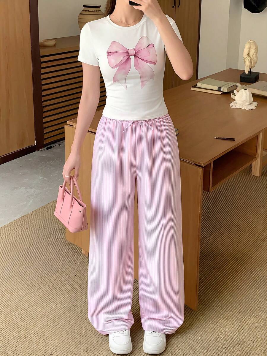 SHEIN 少女时尚针织蝴蝶结印花休闲修身短袖T恤和宽松条纹裤套装，春夏款 - 彩色 - 查看 1