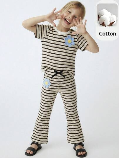 Maija Kids Maija Kids 两件套少女休闲优雅都市学院风可爱蓝色碎花装饰黑白条纹针织圆领休闲T恤和配套长裤套装，适合日常休闲穿着、外出、聚会、节日、春夏季节等场合。