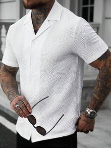Manfinity CasualCool 男士纯色提花针织短袖衬衫，男士经典款，适合日常休闲、周末旅行、户外活动、探险旅行、轻松的工作环境或半正式场合，可作为男友/丈夫礼物、周年纪念/生日礼物、派对、夏季假期、婚礼、春夏两季、狂欢节等场合穿着。男士优雅白色压纹几何图案短袖Polo衫，翻领沙滩衬衫，休闲穿着。男士纹理衬衫，白色男士短袖衬衫，白色男士衬衫，男士图案衬衫，男士印花衬衫。 - 白色 - 查看 5