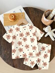 SHEIN 2 Stücke/Set Baby Mädchen Lässig Loose Fit Herz & Blumen Muster Rundhals Kurzarm T-Shirt und Skinny Fahrrad Shorts, geeignet für Frühling/Sommer, süße Sommer Outfits - Verschiedenfarbig - Übersicht 3