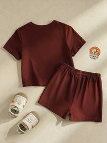 LOONEY TUNES X SHEIN Conjunto de top de manga corta y pantalones cortos con estampado de dibujos animados para niños pequeños - Marrón Chocolate - Ver 2