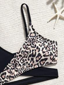 SHEIN Bộ bikini hai mảnh họa tiết da báo phối hợp cho bé gái tuổi teen, kèm áo khoác ngoài và váy, thích hợp cho kỳ nghỉ hè. Bộ đồ hè cho bé gái, đồ hai mảnh phối hợp cho nữ, trang phục hè cho bé gái, đồ bơi kèm khăn sarong, đồ bơi họa tiết động vật, đồ bơi họa tiết động vật cho tuổi teen, đồ bơi hai mảnh kèm áo khoác ngoài, đồ bơi bikini họa tiết da báo, đồ bơi đáy ngắn, váy bơi màu đen. - màu đen - Xem 3