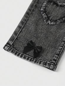 SHEIN Quần jeans dáng rộng cho bé gái, màu xanh nhạt, họa tiết bướm và trái tim thêu nổi, cạp chun, chất liệu cotton thoải mái, kiểu dáng thường ngày, phù hợp cho mặc hàng ngày, dự tiệc, du lịch và hoạt động ngoài trời. - Màu Xám nhạt - Xem 4