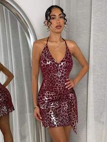 SHEIN Glamour 女士夏季新款时尚红色豹纹水钻性感系带吊带连衣裙，适合派对、约会和海滩穿着 - 紅色 - 查看 3