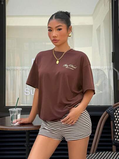 Muchica 2PCS Women's Two-Piece Loose-Fitting Printed Round Neck Drop Shoulder Short-Sleeved T-Shirt And Low-Waisted Striped Mini Brown Striped Shorts, Summer Women's Casual Sets For Women Loungewear Two-Piece Pantsuit, Women's Casual Two-Piece Set, Brown Two-Piece Comfortable Two-Piece Set.