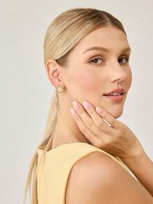 MOTF PREMIUM XIAOXIANG 埃及风金属钻石纽扣仿金珠耳环 - 金色 - 查看 6