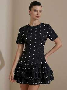 eloria Modichic Vestido casual versátil para mujer con cuello redondo, cintura ceñida, manga corta, estampado de lunares en blanco y negro, dobladillo con volantes en capas y silueta a juego - Blanco y Negro - Ver 4