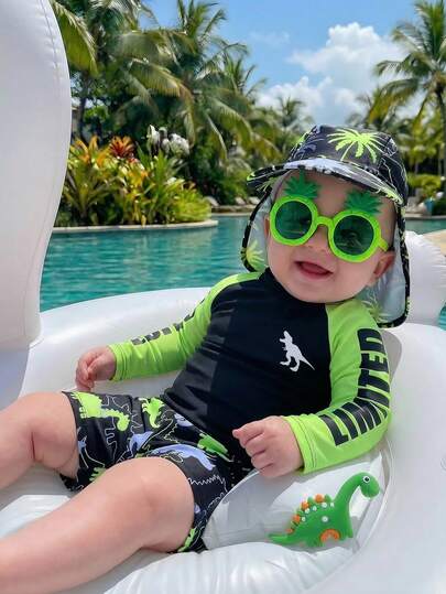 SHEIN Bubblio Set de 3 piezas de traje de baño para bebé niño con bloques de color, estampado de dinosaurio neón, camiseta de protección solar y sombrero, adecuado para vacaciones, playa y natación