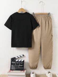 SHEIN Vacaura 男童春夏两件套服装 - 印花黑色短袖T恤搭配工装裤，休闲百搭套装 - 彩色 - 查看 2