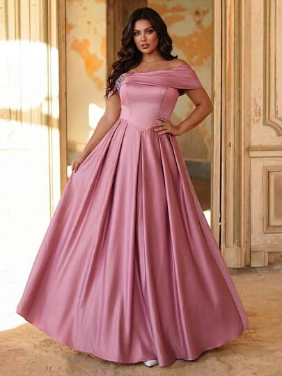 Aureia 大码优雅浪漫莲花粉缎面不对称露肩褶皱水钻巴斯克腰长裙，适合晚宴、约会、舞会、婚礼、度假等场合。