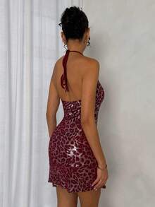 SHEIN Glamour 女士夏季新款时尚红色豹纹水钻性感系带吊带连衣裙，适合派对、约会和海滩穿着 - 紅色 - 查看 2