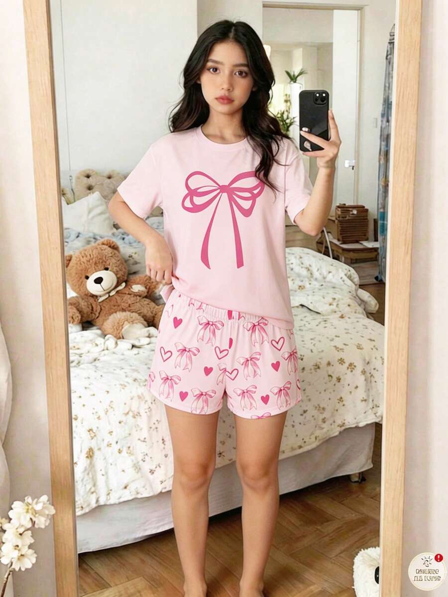 SHEIN Tween 女童休闲简约蝴蝶结心形图案圆领短袖 T 恤和短裤睡衣套装,适合夏季居家清爽穿着 - 彩色 - 查看 1