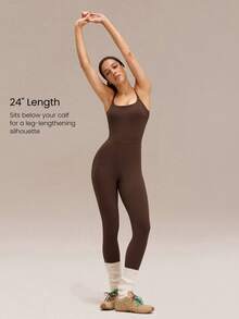 GLOWMODE 24英寸 FeatherFit™-Air Make The Cut 打结后背提臀连体衣，适合低强度瑜伽日常穿着，可拆卸胸垫，春夏款 - 咖啡棕 - 查看 3