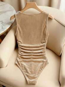 Franclia Áo liền thân không tay cổ chữ V xếp ly, chất liệu nhung bóng mượt, mềm mại và ngọt ngào dành cho nữ, thích hợp để mặc nhiều lớp. - Màu be - Xem 2