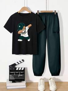 SHEIN 2pcs Tween Boy Print Black Short Sleeve T-Shirt + Khaki Cargo Pants Casual Suit, Spring/Summer - Dark Green - View 5