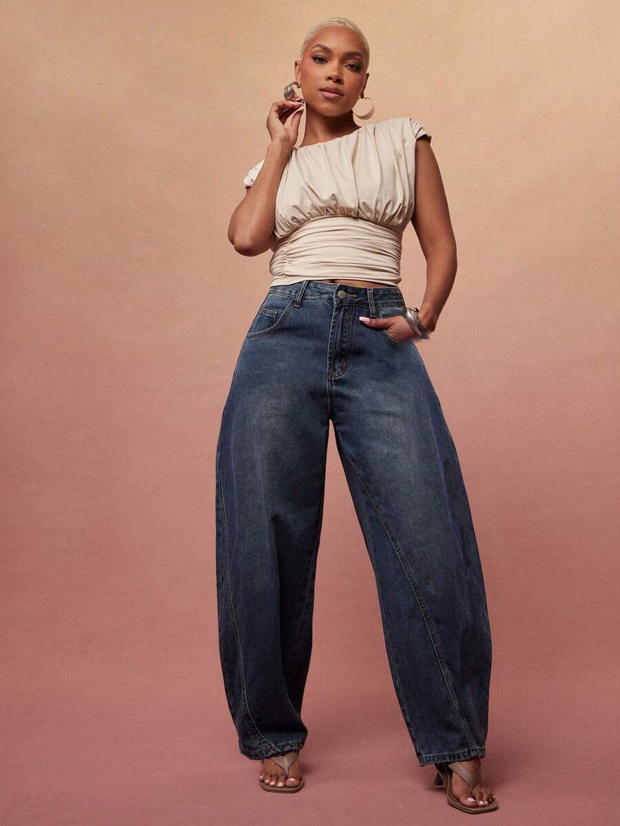 Vixey Quần jeans ống loe cạp cao với chi tiết đường may bất đối xứng - Rửa tối - Xem 1