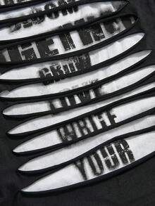 ROMWE Grunge Punk Áo thun nữ dáng ôm, thiết kế lệch vai, in chữ, kiểu dáng gợi cảm phong cách Y2K. - Đen và trắng - Xem 4