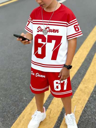 SHEIN Coolqubz Bộ 2 món dành cho bé trai tuổi teen, phong cách thường ngày, sáng tạo, cá tính, tươi mới, tối giản, in số 67 sọc đỏ trắng kết hợp, áo thun và quần short in hình chữ cái, thoải mái mặc hàng ngày, kiểu dáng mùa hè ấm áp, phù hợp cho mùa xuân và mùa hè.
