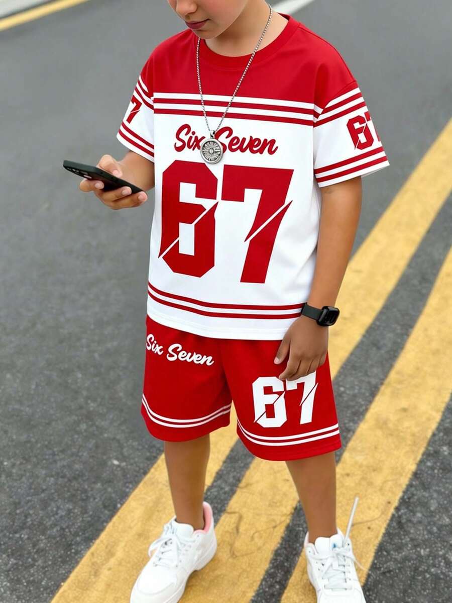 SHEIN Coolqubz Bộ 2 món dành cho bé trai tuổi teen, phong cách thường ngày, sáng tạo, cá tính, tươi mới, tối giản, in số 67 sọc đỏ trắng kết hợp, áo thun và quần short in hình chữ cái, thoải mái mặc hàng ngày, kiểu dáng mùa hè ấm áp, phù hợp cho mùa xuân và mùa hè. - Nhiều màu - Xem 1