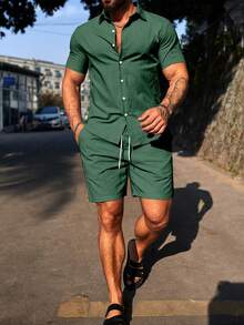 Màu xanh lá cây đậm