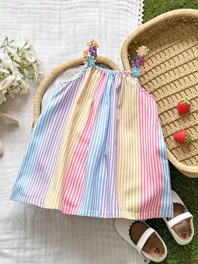 SHEIN Vintaside Kids Đầm chữ A kẻ sọc phối họa tiết hoa nhiều màu sắc cho bé gái, thích hợp cho các dịp thường nhật và lễ hội.