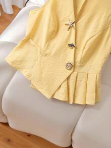 GlowEve CURVE 大码女士优雅简约V领无袖金属扣装饰收腰不对称下摆西装外套，春夏款 - 黃色 - 查看 3