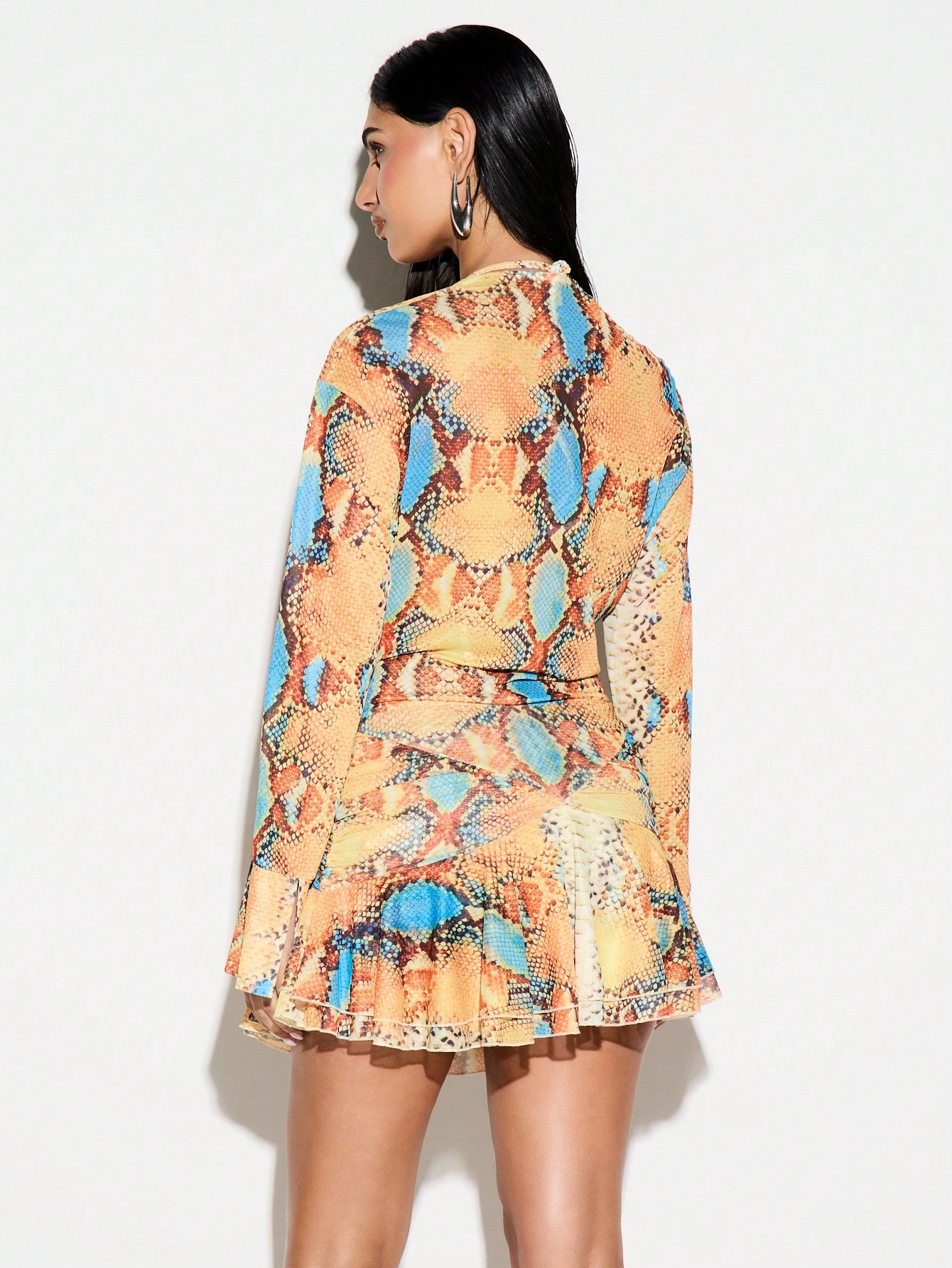 KIZN Minivestido de malla con estampado de serpiente y aberturas