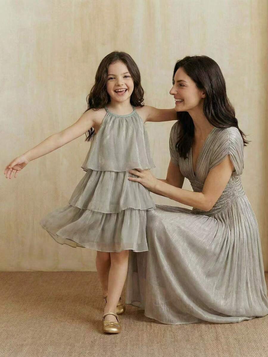 SHEIN Gaun Halter Berlapis Ruffle Warna Polos untuk Anak Perempuan, Gaun Pesta Ibu dan Anak Perempuan Berlapis untuk Liburan Pernikahan Musim Panas, Gaun Koktail yang Menawan untuk Anak-Anak - Hijau - View 1