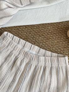 SHEIN Vintaside Kids Bộ 2 món áo sơ mi cổ bẻ tay ngắn và quần short kẻ caro sọc đen trắng phong cách thường ngày mùa hè cho bé trai chập chững, trang phục đi chơi thành phố và nghỉ lễ - Màu be - Xem 7