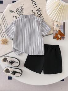 SHEIN Playful Pals 6-36个月男女宝宝两件套，黑白条纹小熊印花短袖上衣+纯色弹力腰短裤，包含上衣和短裤，适合春夏季节，休闲时尚，日常穿着，夏季假期 - 黑色 - 查看 2