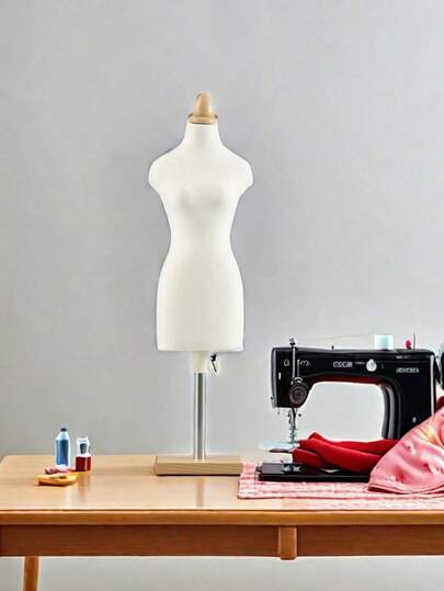 1 Mannequin de couture miniature pour vêtements, avec une base carrée et des épingles à usage pédagogique.