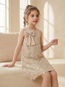 SHEIN 女童圆领3D大蝴蝶结A字连衣裙。纯色大蝴蝶结，亮片刺绣花卉面料。香槟色优雅可爱复古女童夏季无袖连衣裙 - 杏色 - 查看 10