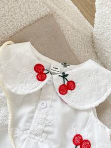 Playful Pals 1件女婴彼得潘领无袖水果樱桃刺绣白色休闲连衣裙，配斜挎包，适合夏季日常外出、旅行、摄影及其他场合。 - 白色 - 查看 4