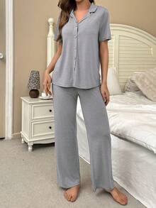 SHEIN Conjunto de pijama unisex de cárdigan con cierre de botones, suave y amigable con la piel, de moda para estar en casa - Gris Claro - Ver 4