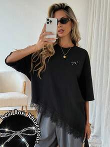 SHEIN LUNE 女士优雅黑色T恤，饰有蝴蝶结、烫钻和蕾丝不对称下摆 - 春夏百搭上衣，适合度假、海滩、约会、派对、办公室和节日等场合 - 彩色 - 查看 2