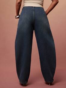 Vixey Quần jeans ống loe cạp cao với chi tiết đường may bất đối xứng - Rửa tối - Xem 2