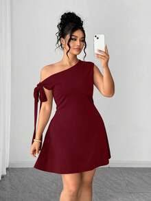 Elenzga 大码纯色不对称肩部修身简约设计优雅夏日连衣裙 - 酒紅色 - 查看 5