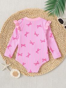 Emery Rose Kids Emery Rose Kids Bộ áo liền quần dài tay có khóa kéo phối bèo nhún cho bé gái, họa tiết nơ dễ thương, kiểu dáng đi biển, chống nắng, chống nắng, chủ đề du thuyền, chủ đề nghỉ mát, chủ đề dưới nước, áo liền quần dài tay cho bé gái, đồ trẻ em. - Hồng - Xem 2