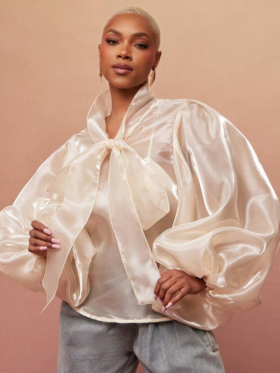 Vixey Áo kiểu tay phồng, cổ buộc dây, chất liệu organza mỏng nhẹ. - Vàng nhạt - Xem 1