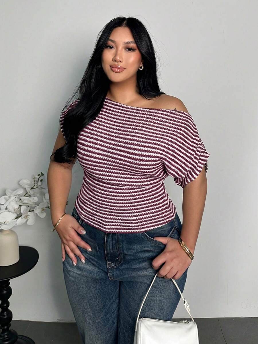 Firerie 大码女式纹理条纹不对称领口弹力褶皱蝙蝠袖T恤上衣，条纹女式衬衫，春夏秋季服装，通勤，优雅，休闲，日常，工作装 - 酒紅色 - 查看 1