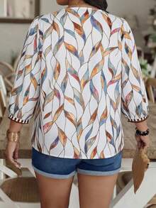 SHEIN LUNE Random Print Plus Size Women V-Neck Blouse - Multicolor - View 2