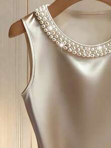 Franclia 时尚简约香槟色亮面无袖连体裤，配缎面领和仿珍珠装饰，适合夏季女装、圣诞节、新年、白色系穿搭、派对、海滩、优雅、休闲、浪漫、情人节、约会、毕业季等场合。 - 杏色 - 查看 3