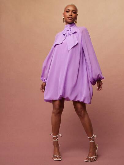 Vixey Đầm chiffon tay phồng và gấu áo cao, cổ giả, thắt nơ.