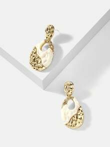 MOTF PREMIUM 金色锤纹图案夸张白色树脂耳环 - 金黃色 - 查看 4