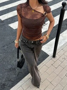 Siren Gaze 女士夏季时尚不对称蕾丝领T恤，性感棕色拼接网纱蕾丝金属扣不对称领口短袖上衣，适合派对/聚会/嘉年华、海滩、情人节、夏季穿着，巧克力棕色上衣，女士嘉年华服装 - 棕色 - 查看 1