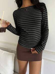 CovetEZ 女士条纹船领休闲简约长袖T恤，适合日常穿着 - 黑色 - 查看 3
