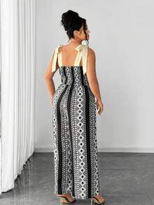 Elenzga Macaquinho Estampado com Laço Decorativo Plus Size - Preto - Visão 2