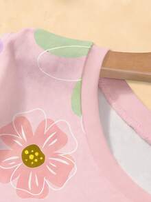 一套女童休闲碎花短袖T恤短裤套装，甜美可爱，适合外出和度假休闲穿着，春夏皆宜。 - 彩色 - 查看 4