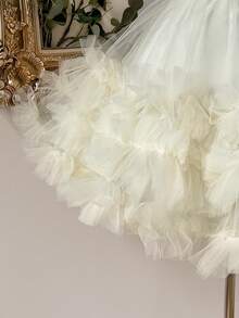 Lovelzi 优雅奢华杏色钩编蕾丝拼接缎面手工刺绣贴花腰部镂空修身短款连衣裙，适合约会、单身派对、晚宴、舞会等场合。 - 米色 - 查看 3